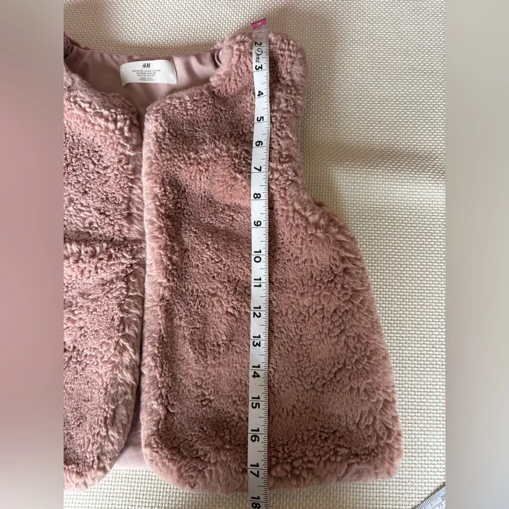 H&M Kids Girls Size 8/10 Pink Faux Fur Vest button closure
